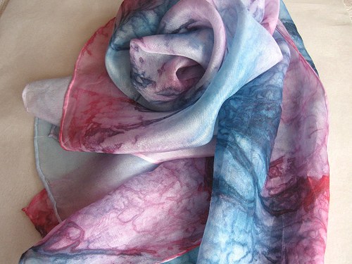 Hedvábná šála, ručně barvená, duhová