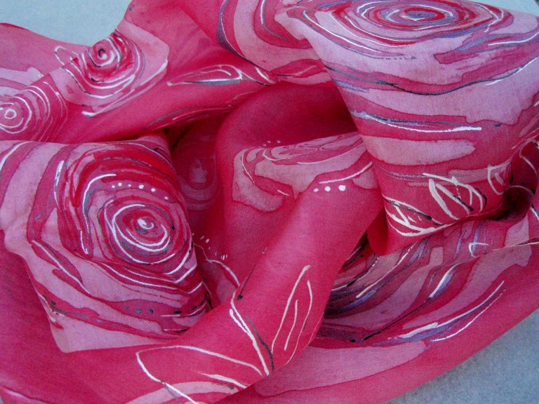 Růžová hedvábná šála, růže