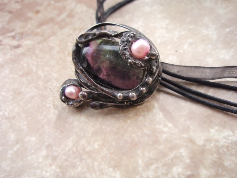 Přívěšek, cínovaný šperk s fluoritem