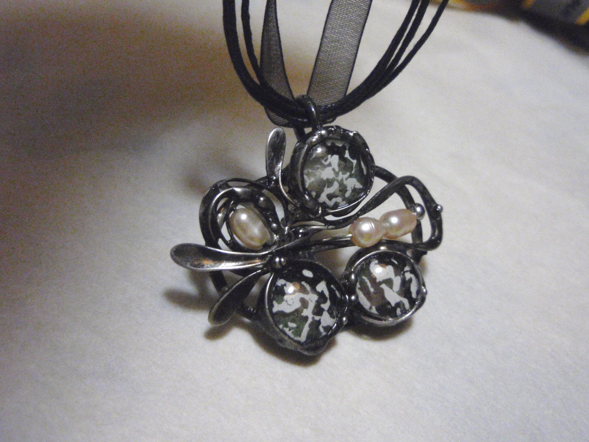 Cínovaný šperk Tři mechová jezírka