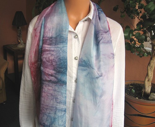 Hedvábná šála, ručně barvená, duhová