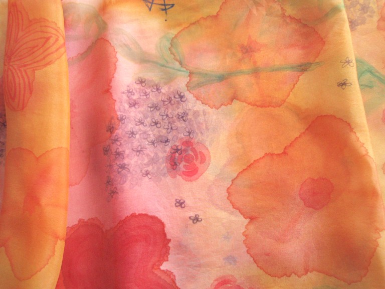 Ručně malovaná hedvábná šála, květiny