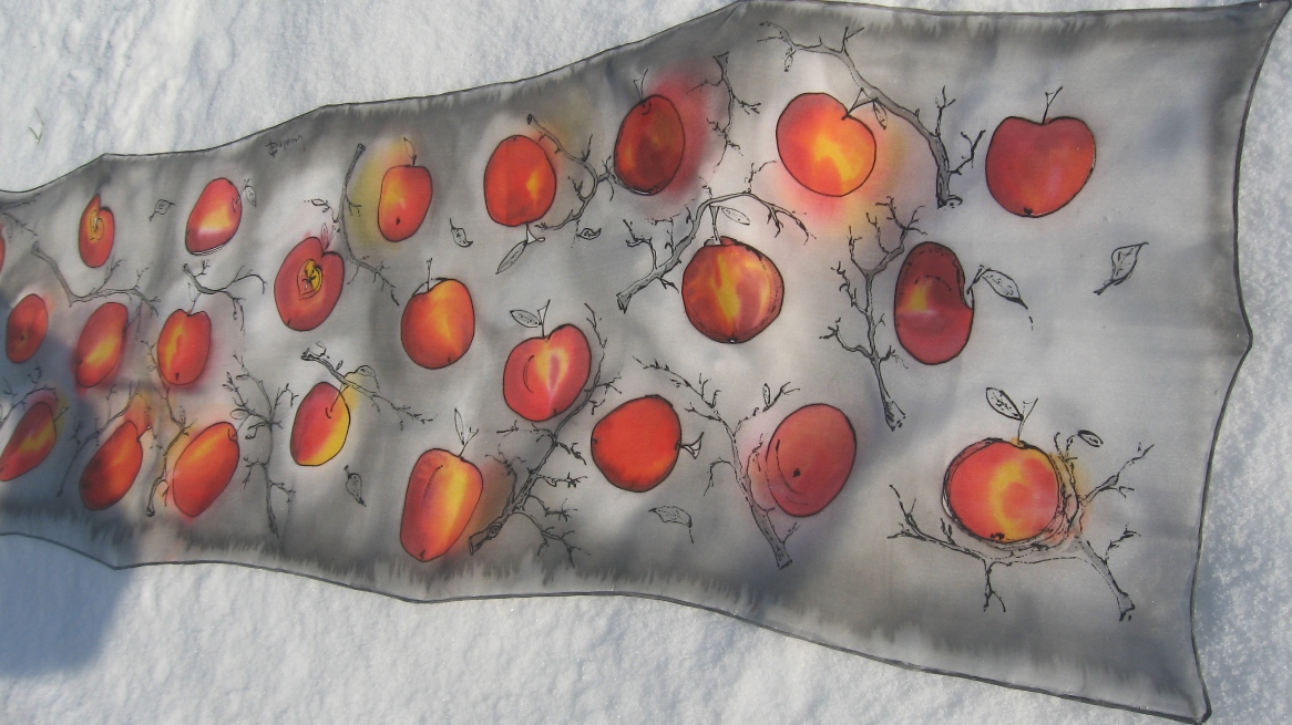 Malovaná hedvábná šála, jablíčka