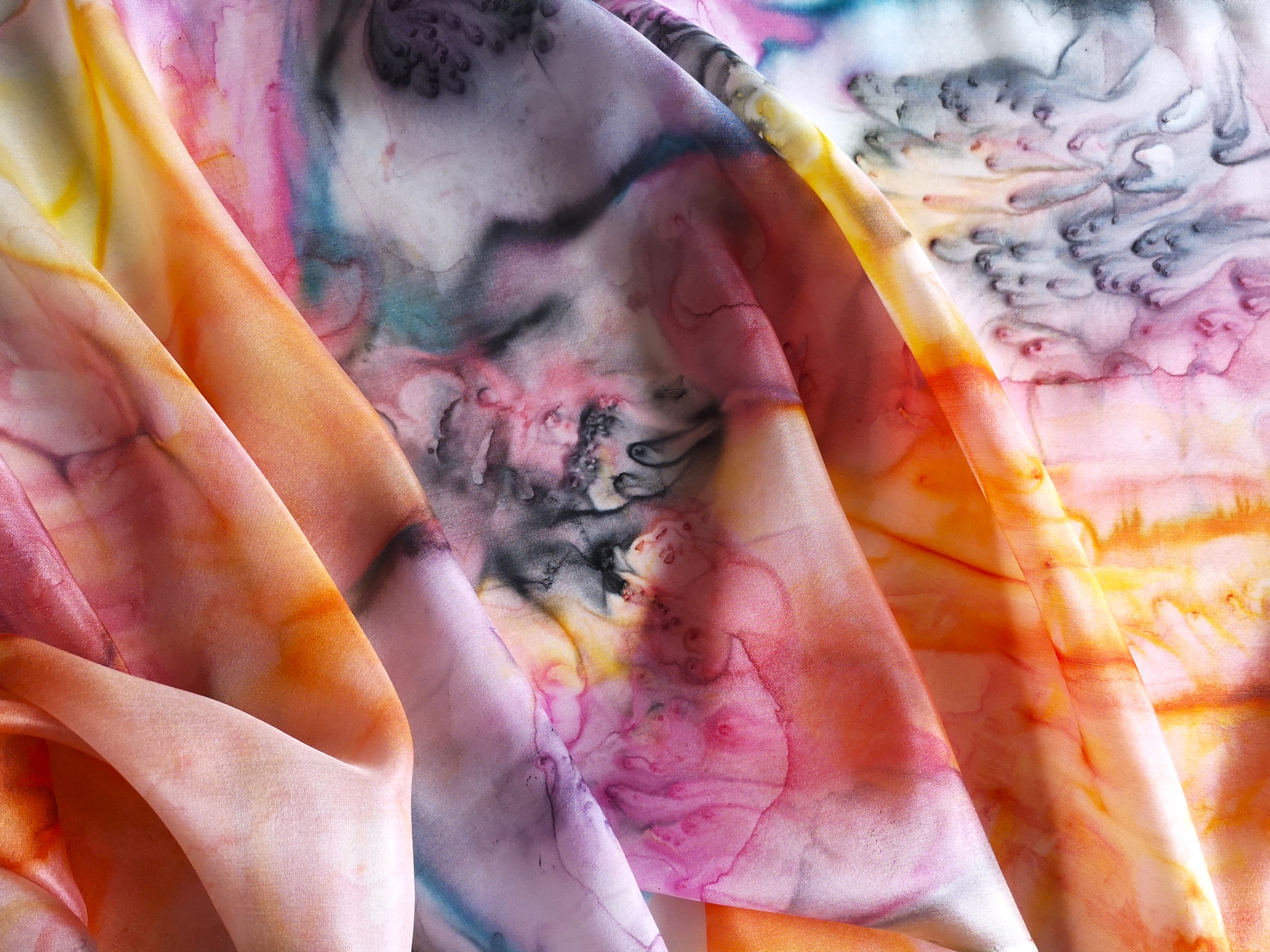 Hedvábný společenský šál - Veselá náladička