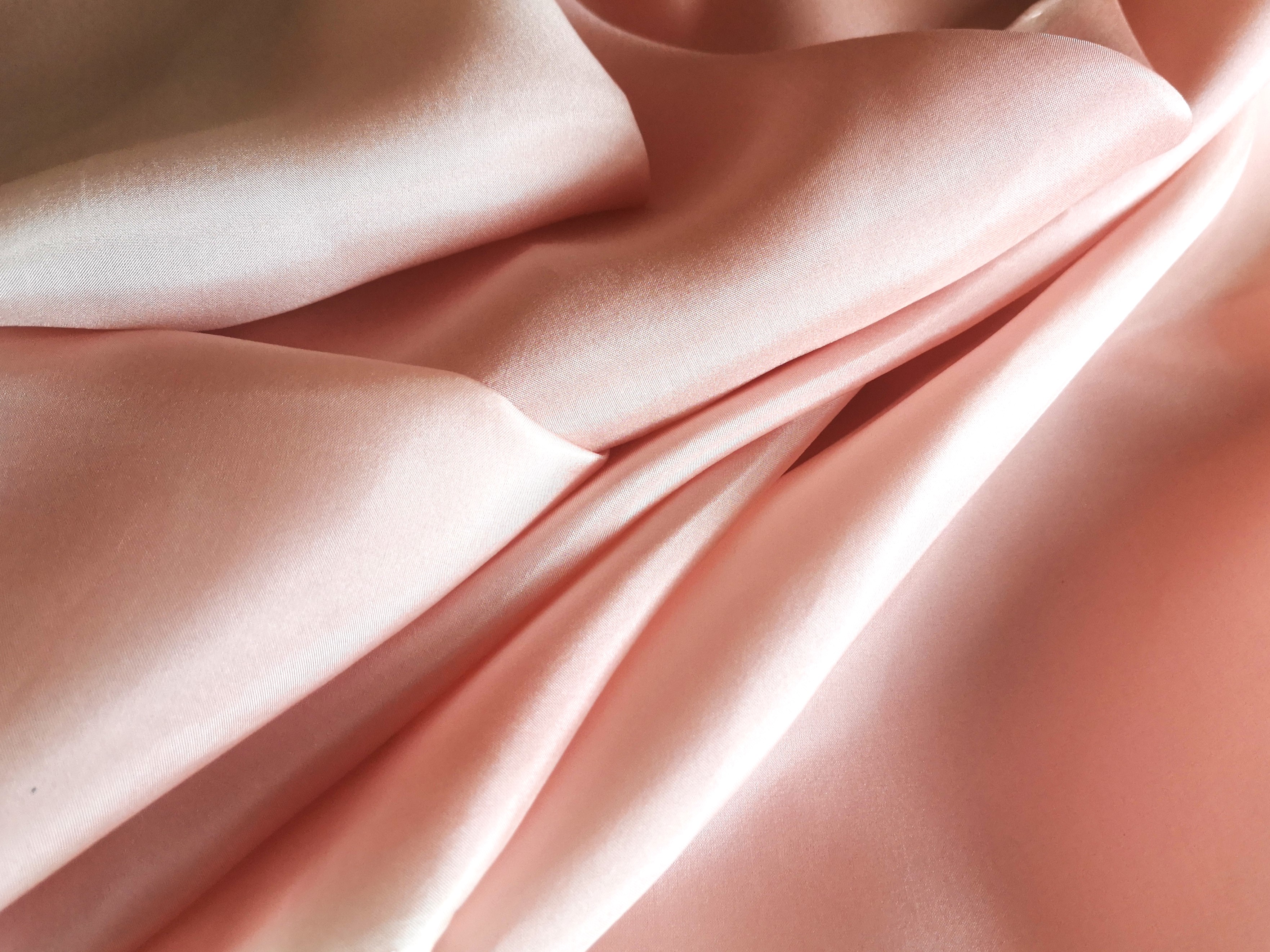 Hedvábný šál- Monochromatická béžová