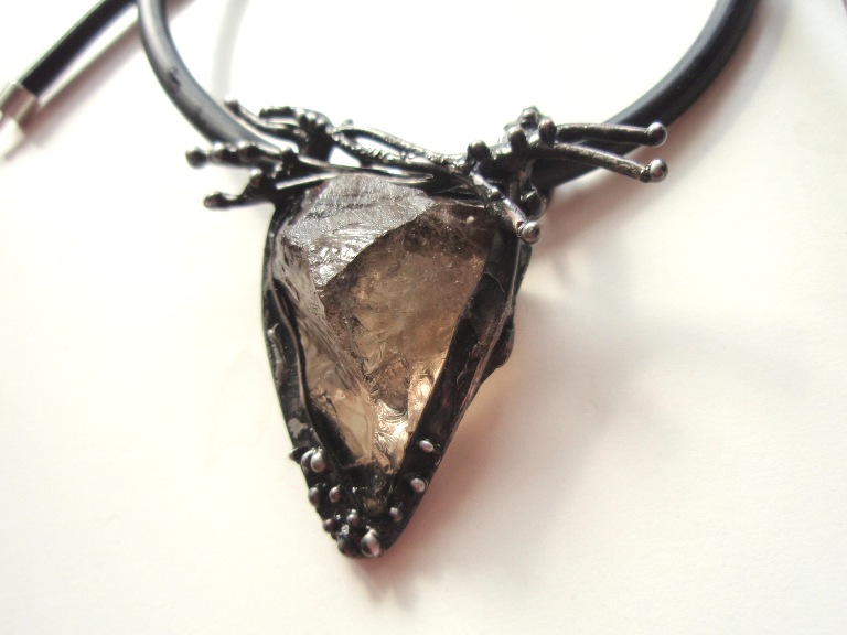 Autorský design, šperk s kamenem, záhněda