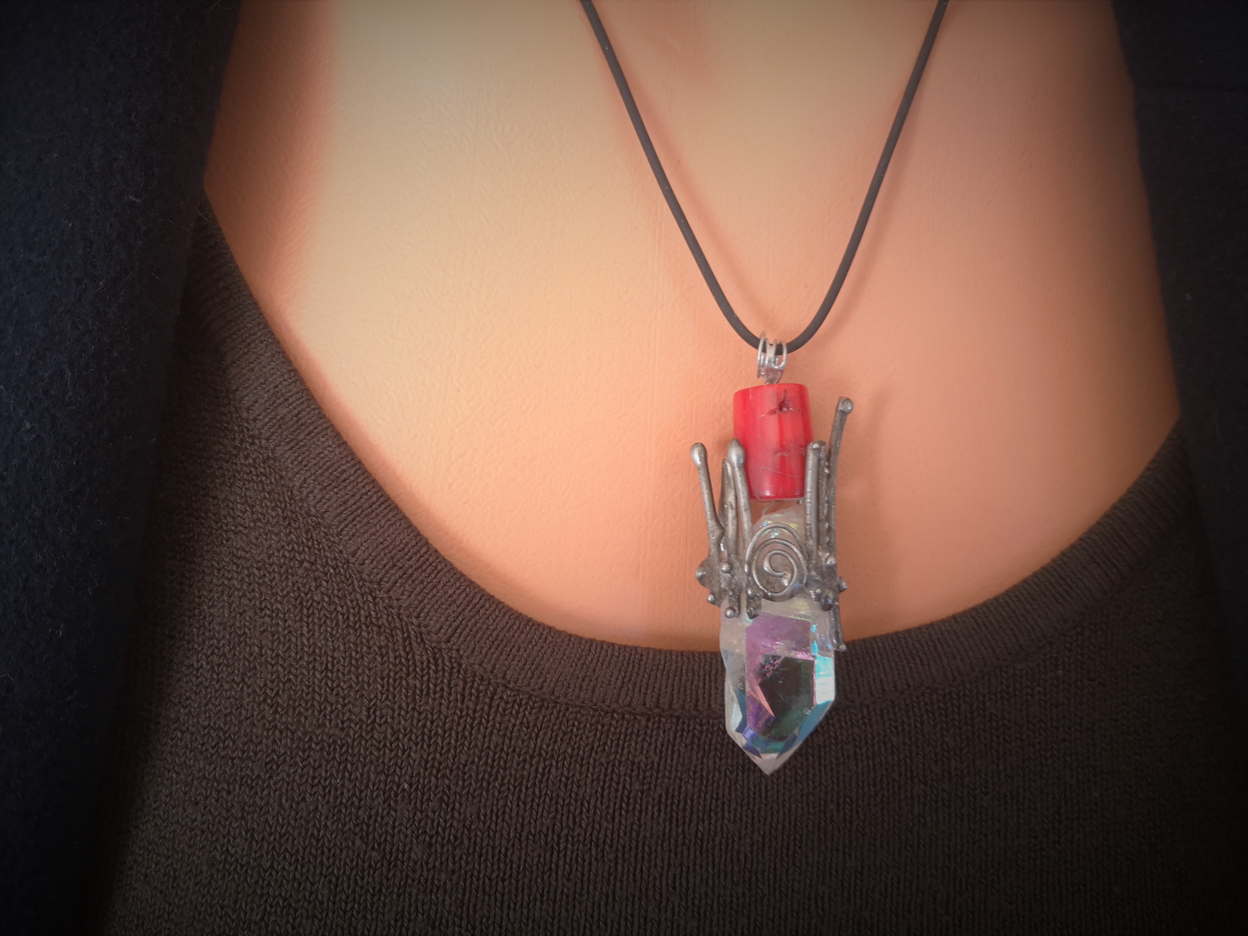 Autorský šperk křišťál s korálem