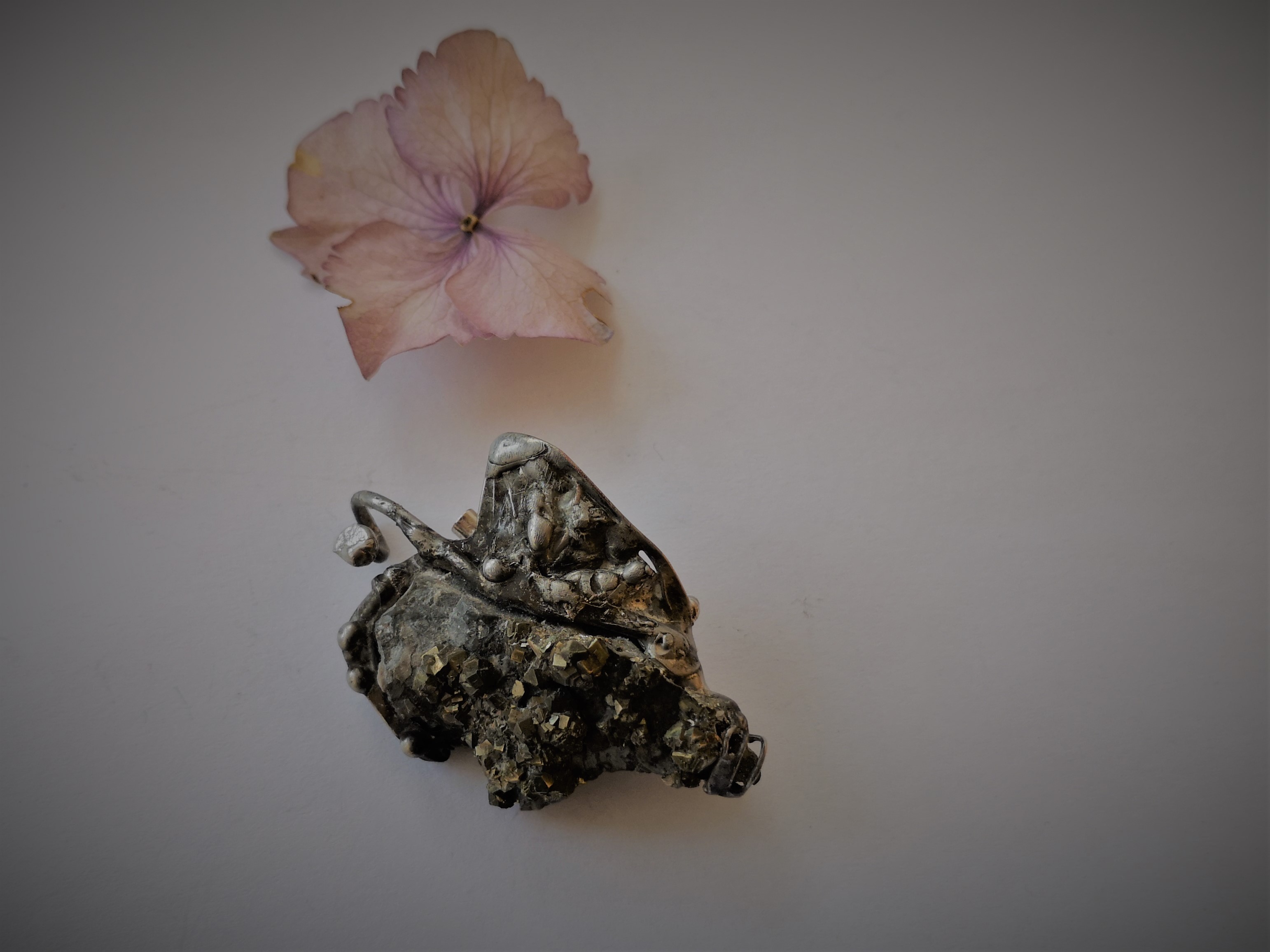 Cínovaná brož - Lísteček