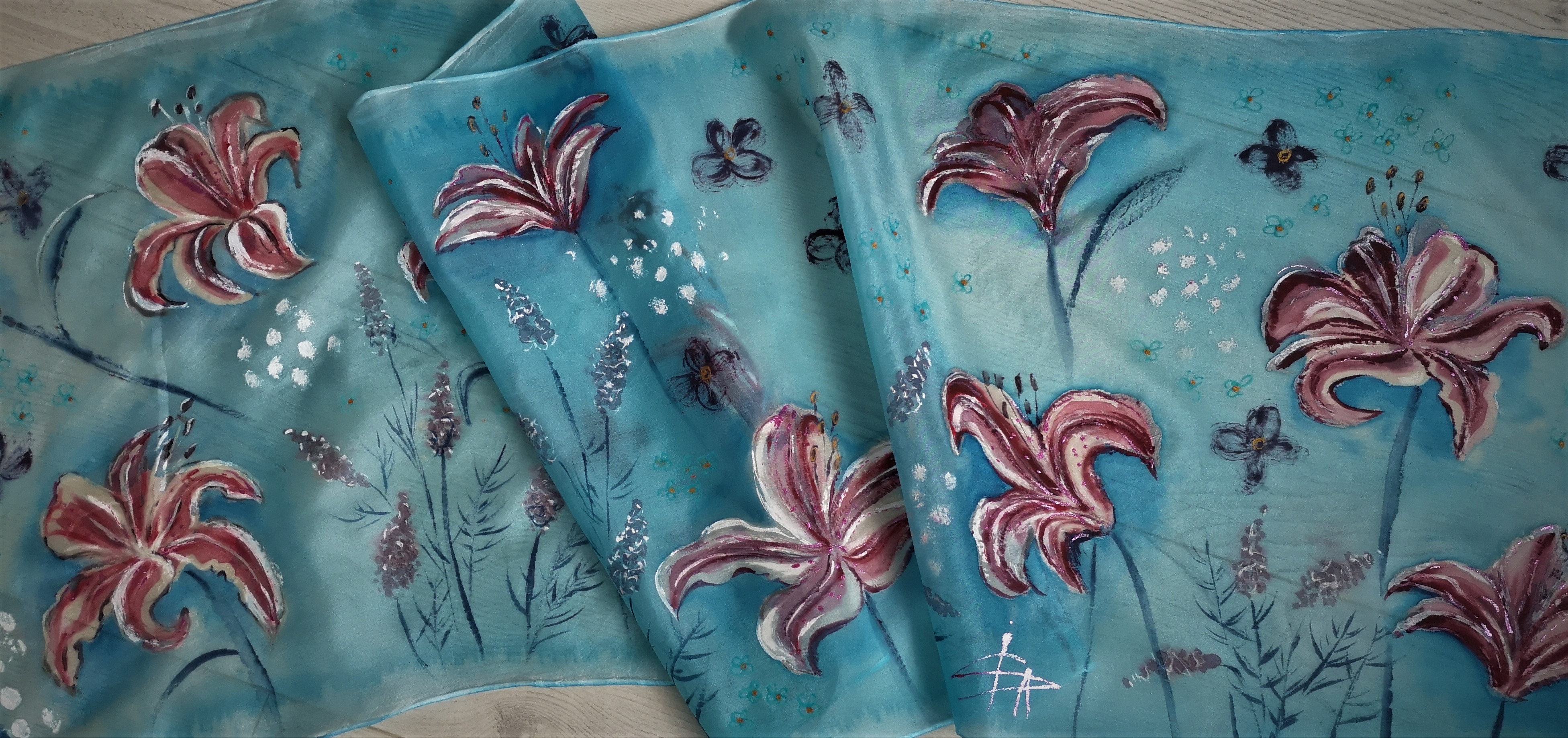 Originální hedvábný šál - Liliová