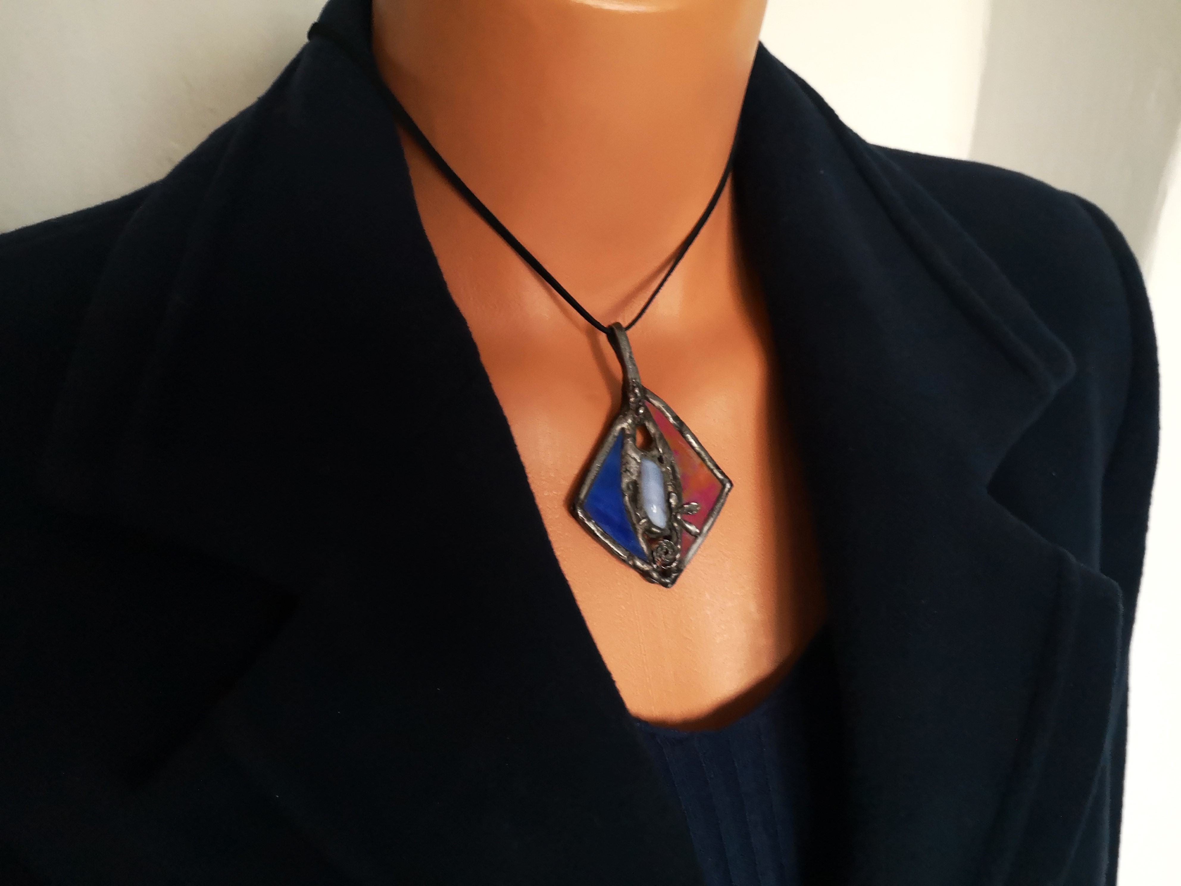 Originální cínovaný šperk s minerálem, achát