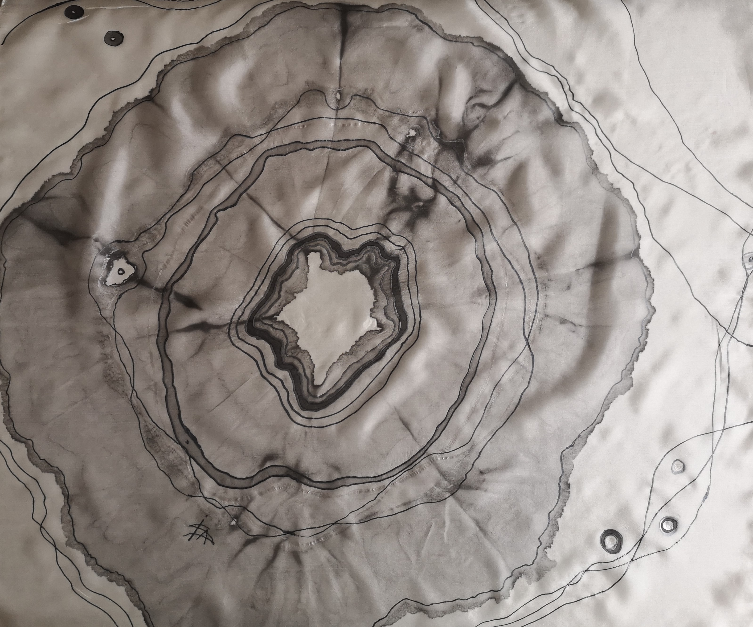 Hedvábný šátek - Černobílá entropie