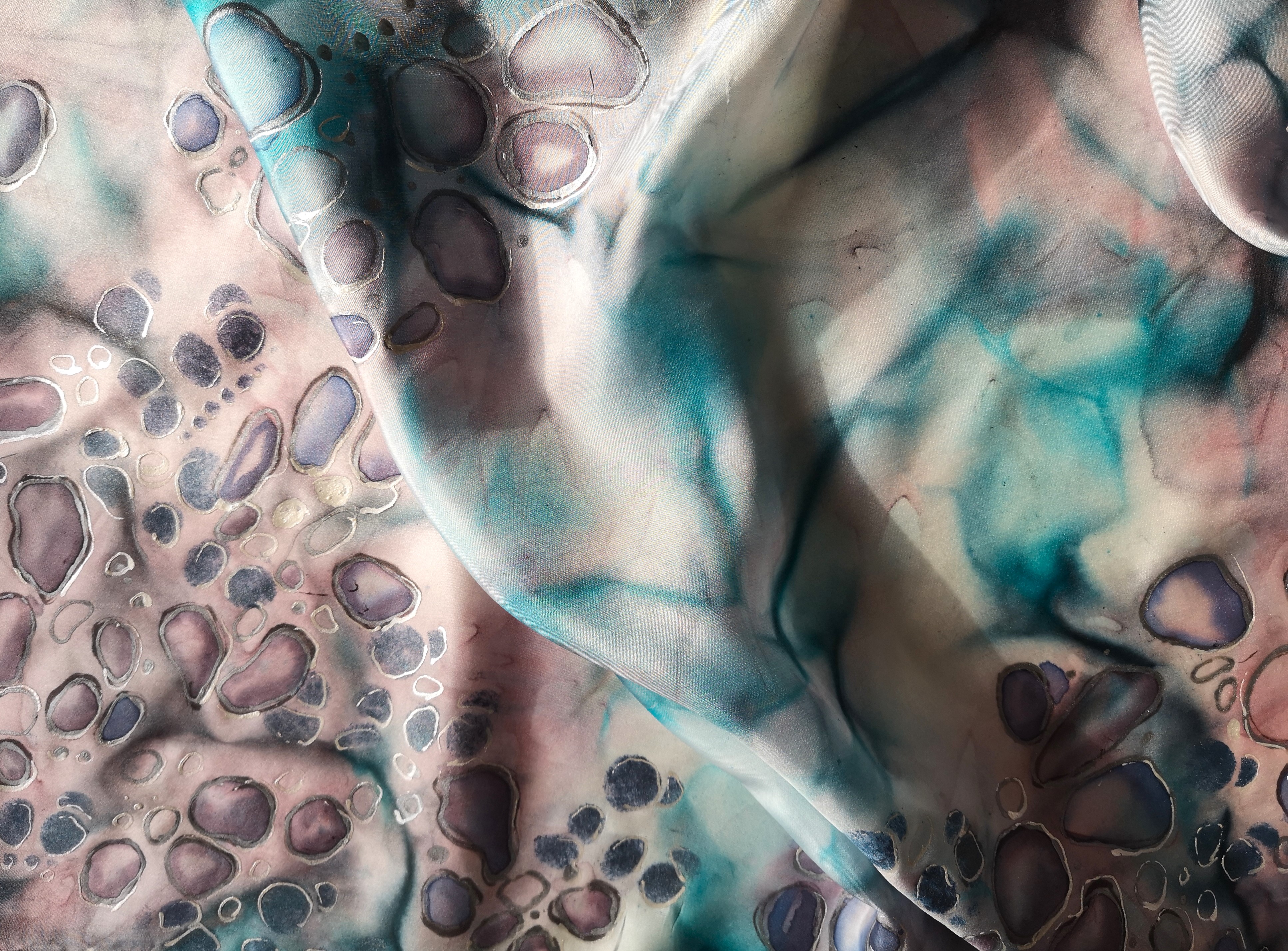 Hedvábná šála - Cesta vzhůru je kamenitá