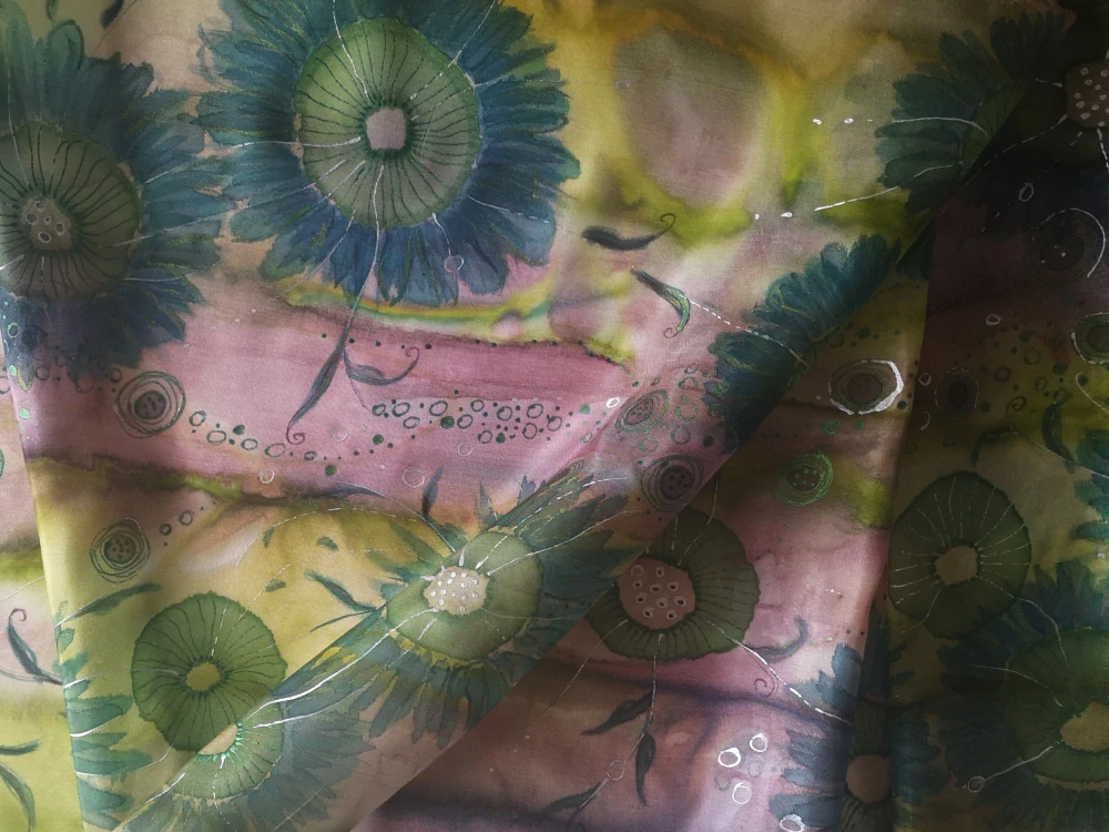 Hedvábná společenská šála - Letní snění v zahradě