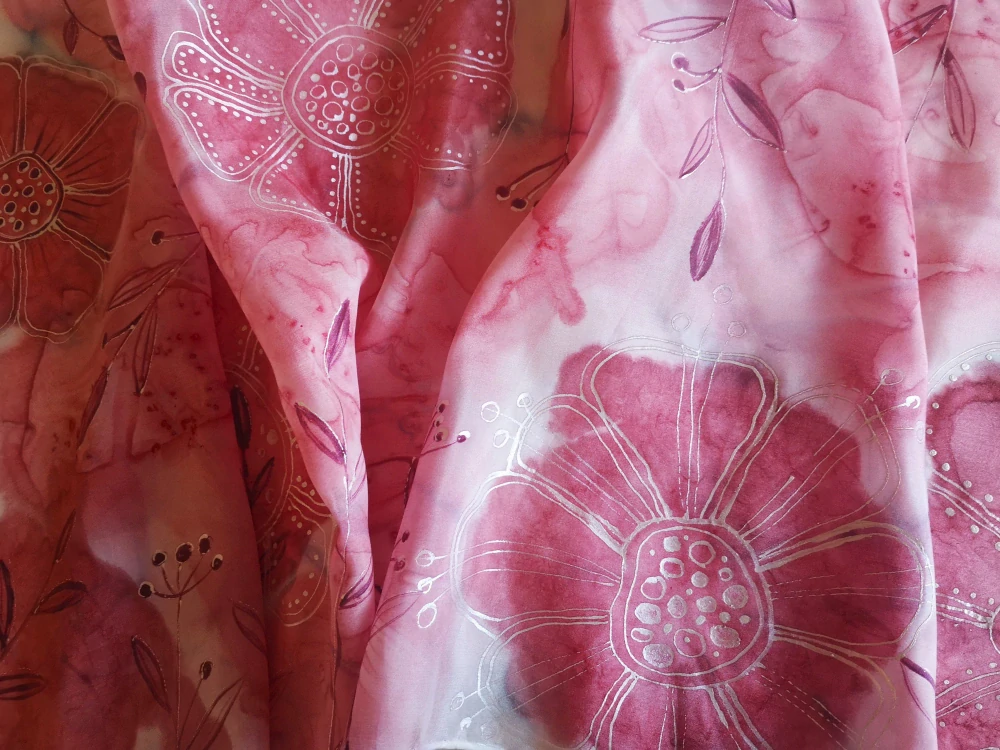 Šála z pravého hedvábí - Zahrádka v červené