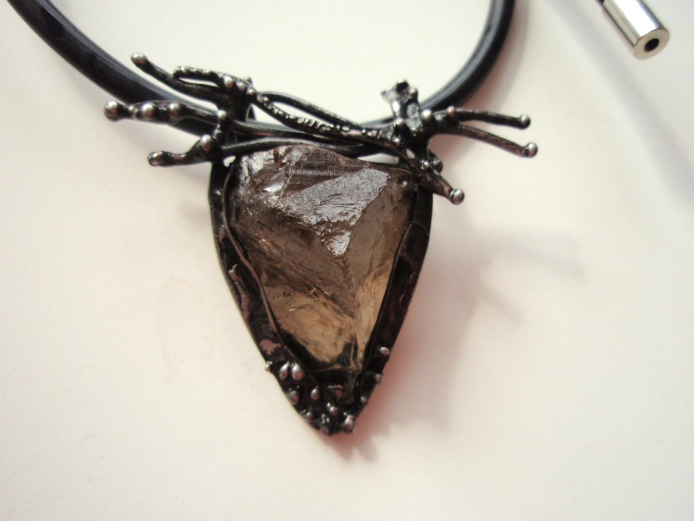 Autorský design, šperk s kamenem, záhněda