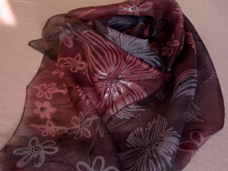 Malovaná hedvábná šála, zahrada v pološeru (3)