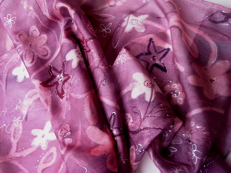Malovaná hedvábná šála, Něžná v lila