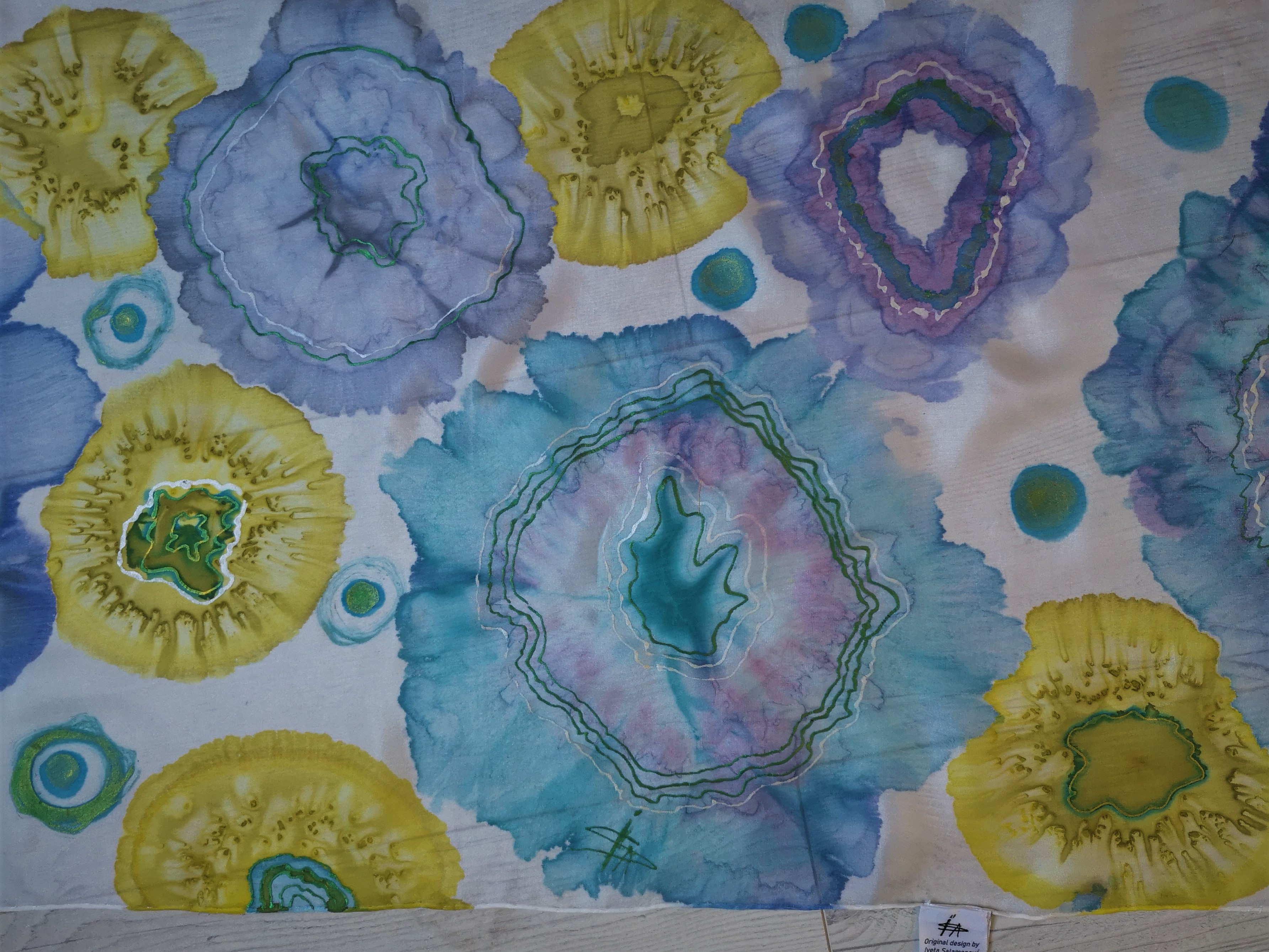 Hedvábná malovaná šála-šátek - Plátky achátů