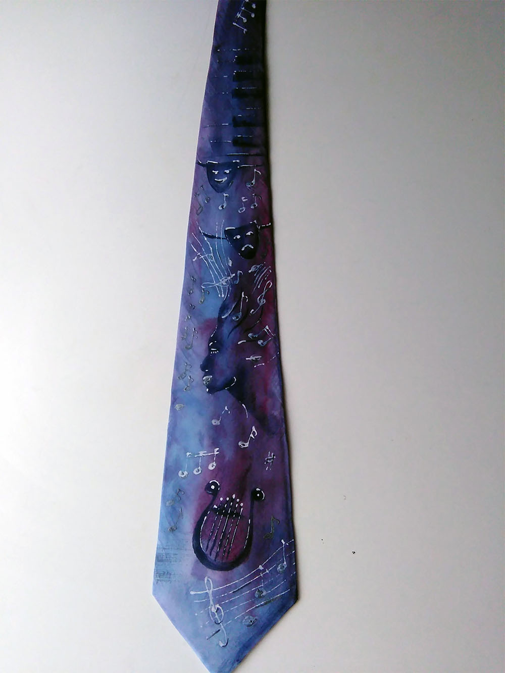 Originální hedvábná kravata, Můza