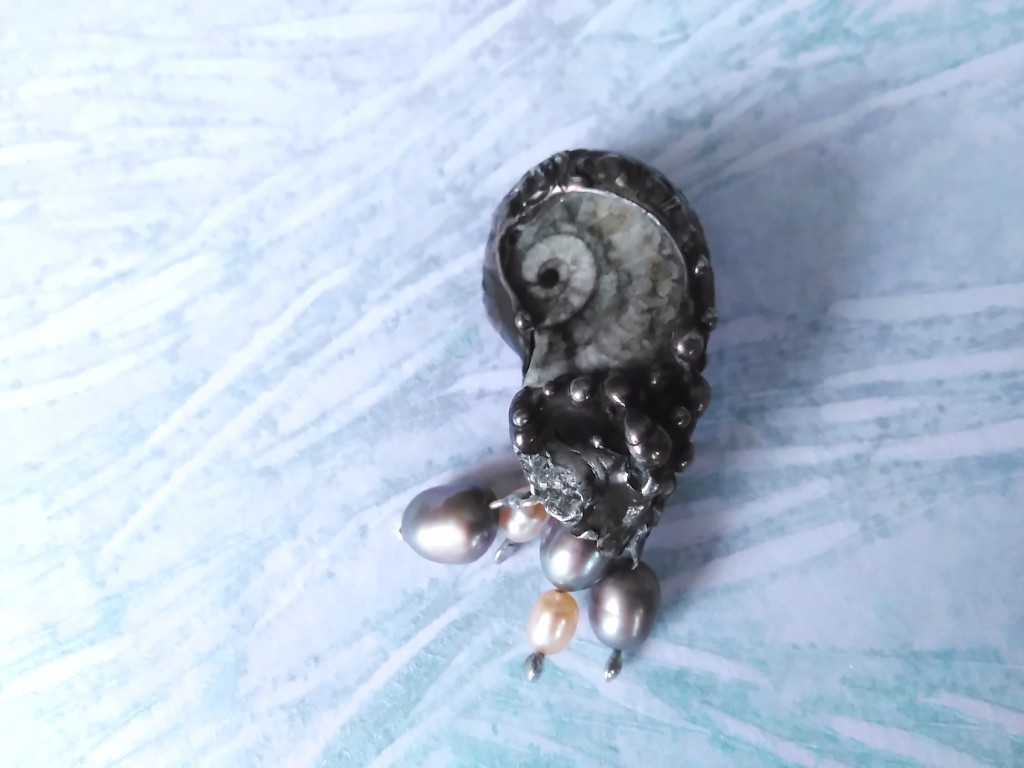 Originální přívěšek fisilek s perdličkami