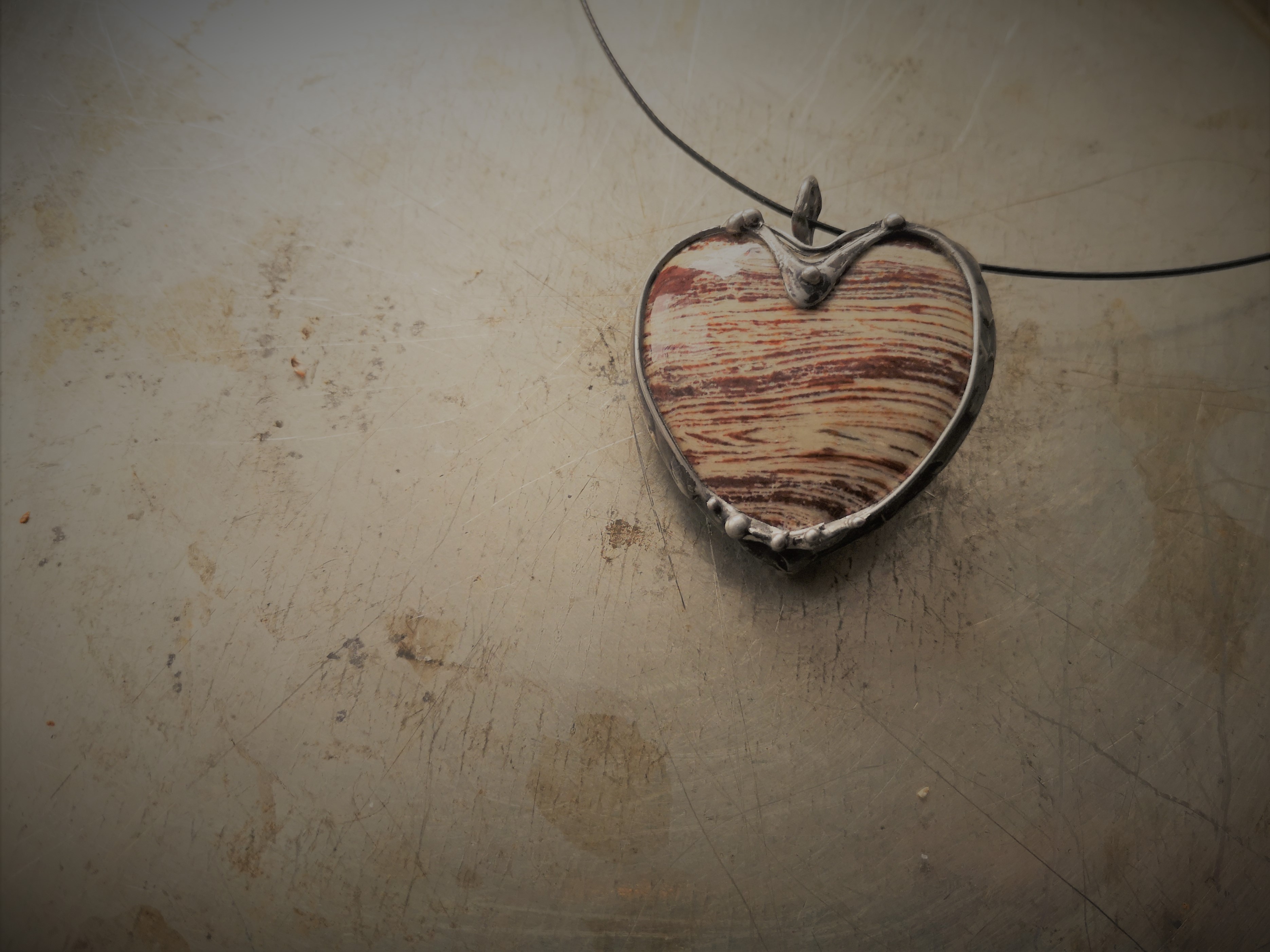 Cínovaný šperk srdíčko - Miluji čokoládu