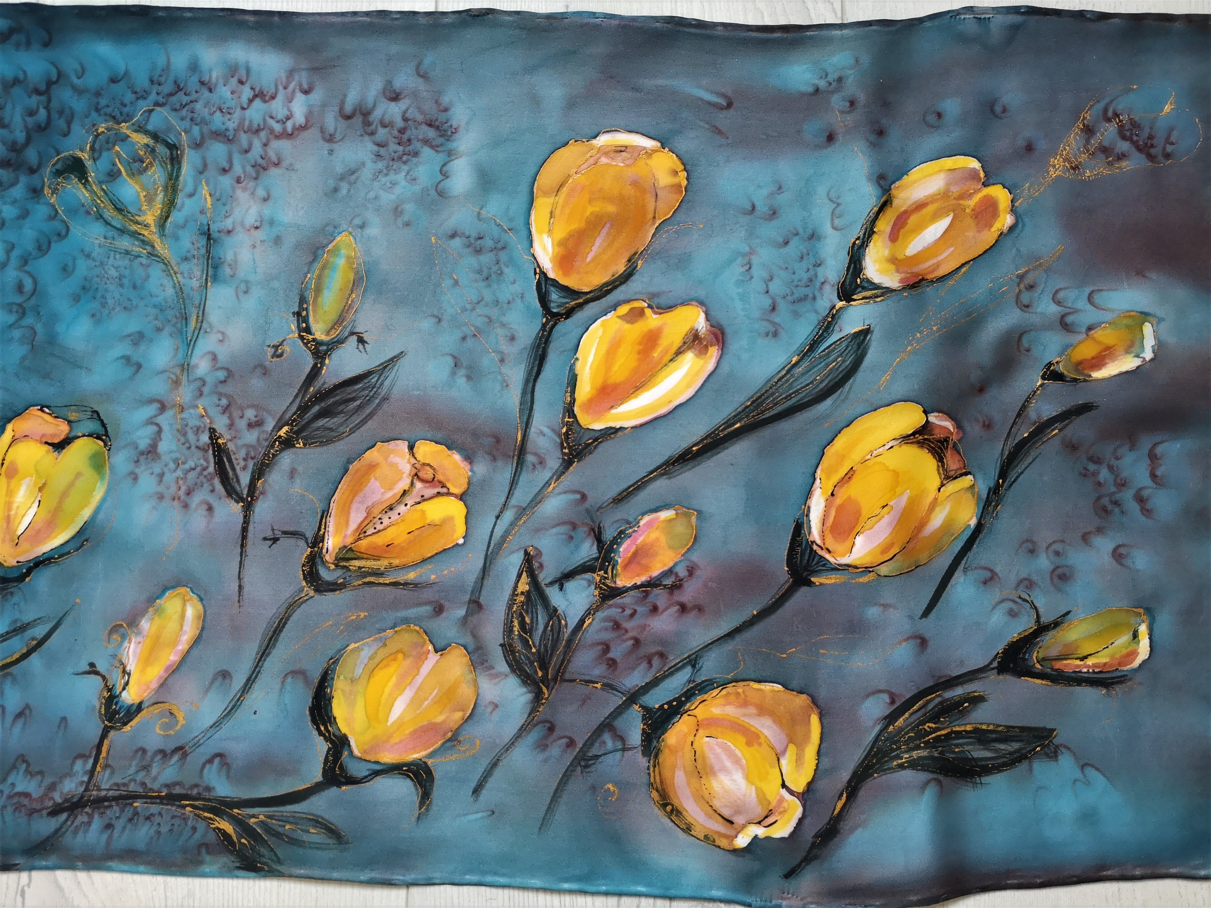 Malovaná hedvábná šálá, Tulipány v pološeru