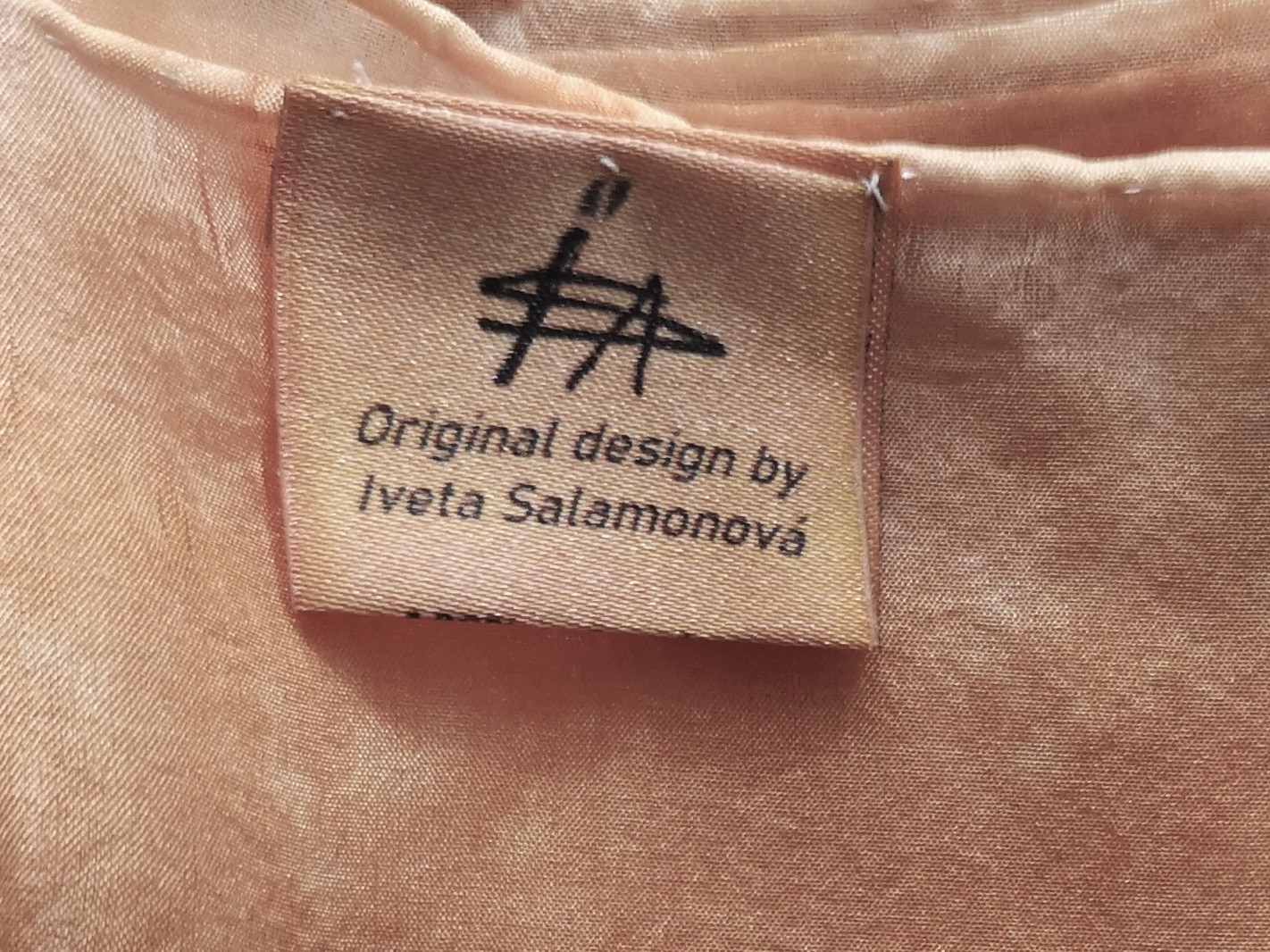 Originální hedvábná šála - Mlhovina v červené magenta