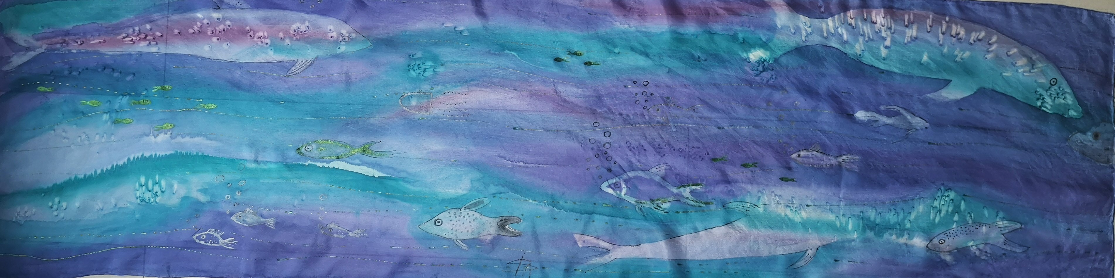 Ručně malovaný hedvábný šál: Ryba -světlo v hlubině 