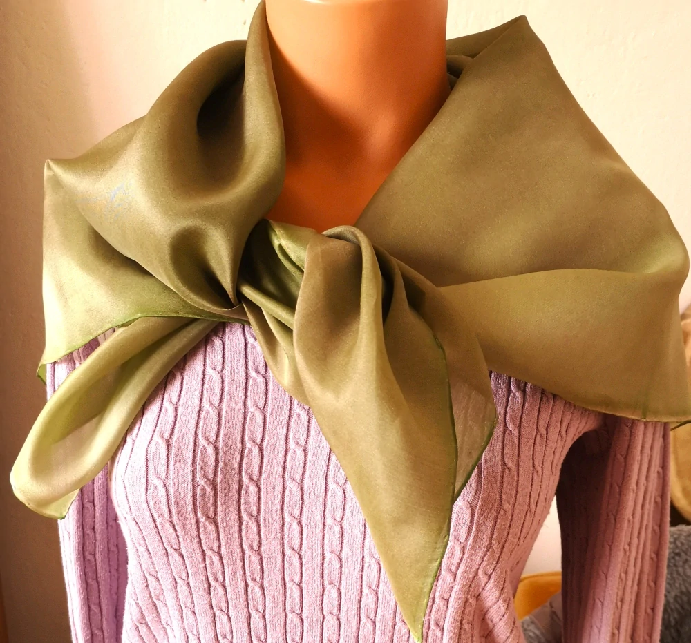 Hedvábný šátek - Módní zelená