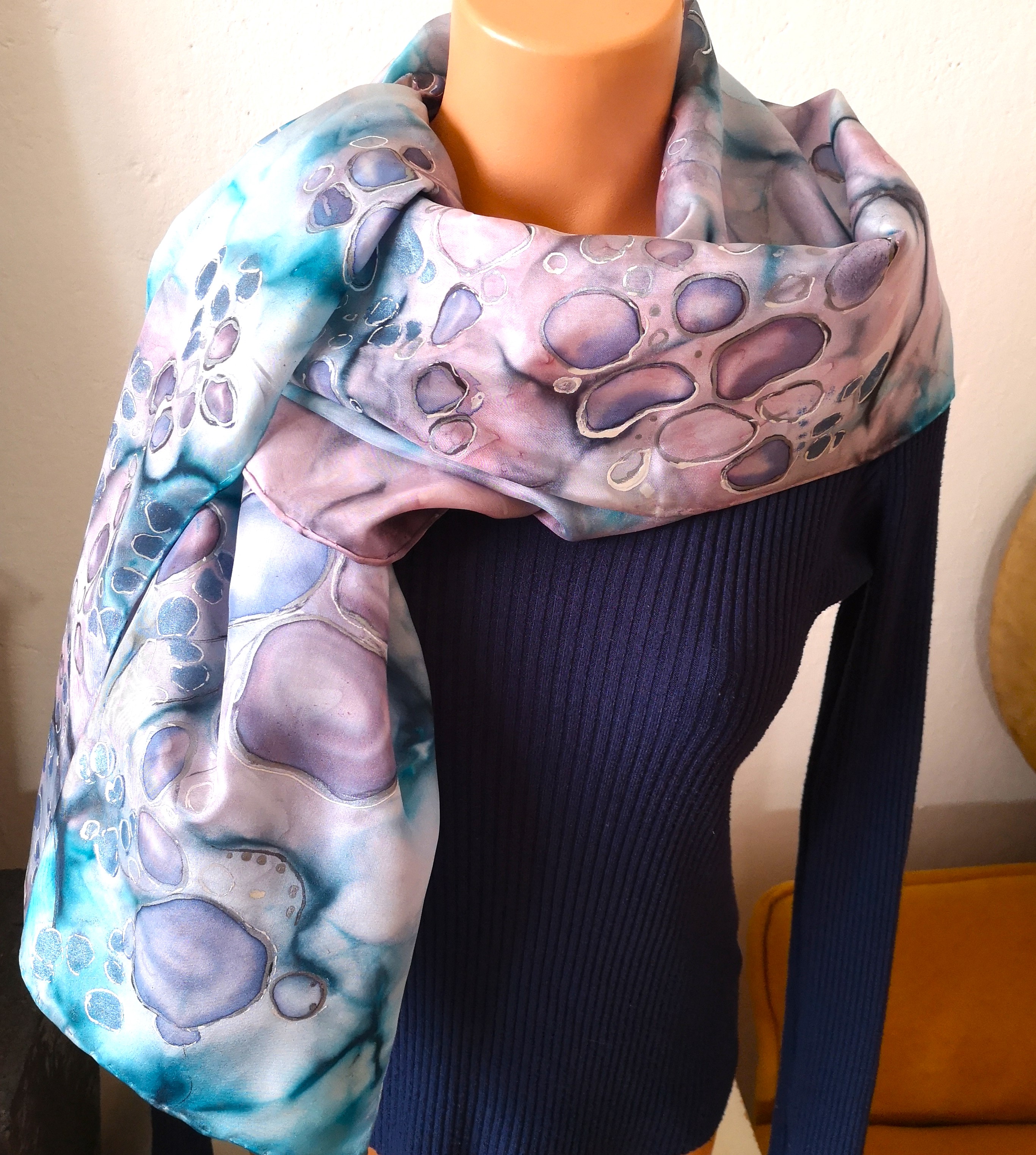 Hedvábná šála - Cesta vzhůru je kamenitá