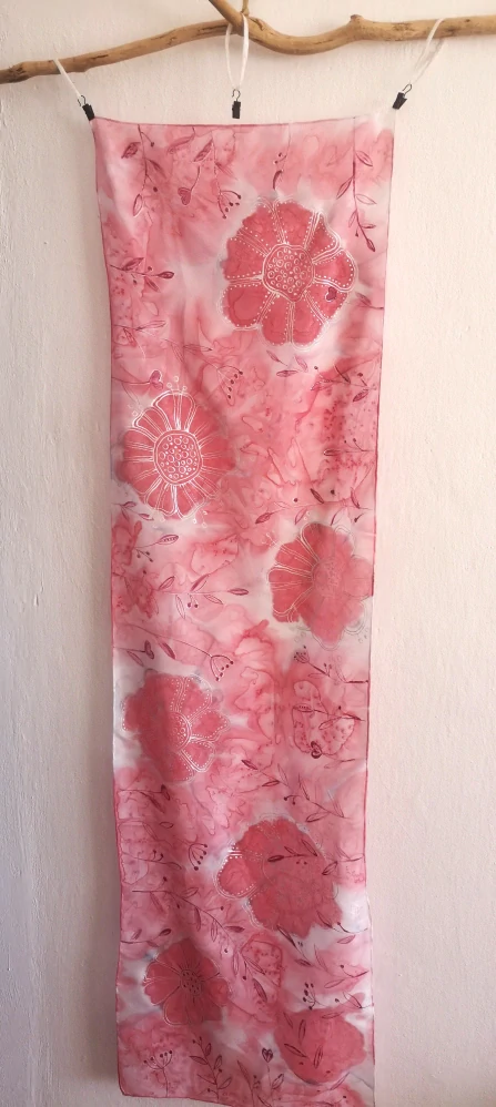 Šála z pravého hedvábí - Zahrádka v červené