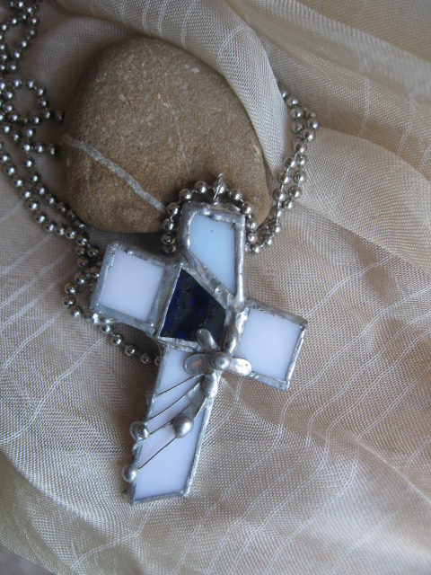 Šperk Tiffany, bílý křížek