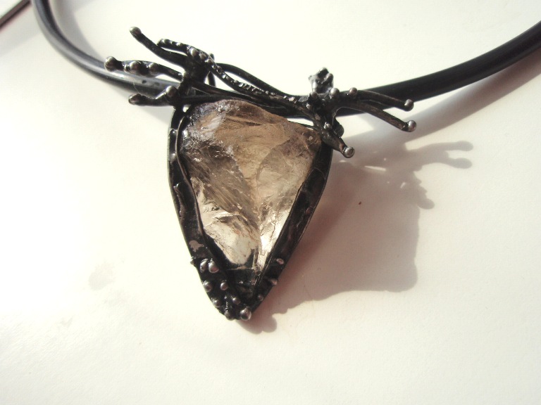 Autorský design, šperk s kamenem, záhněda