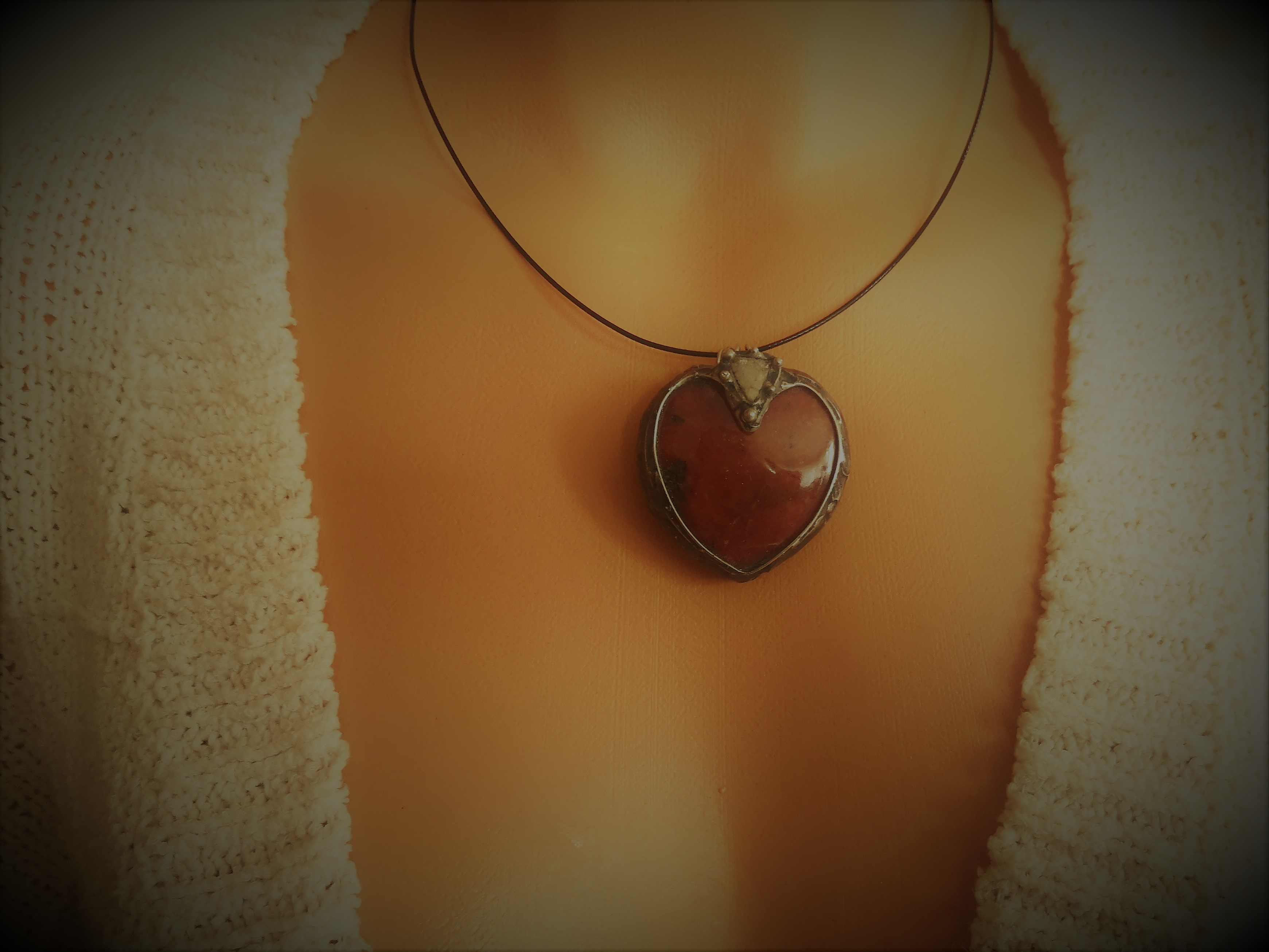 Cínovaný šperk srdíčko