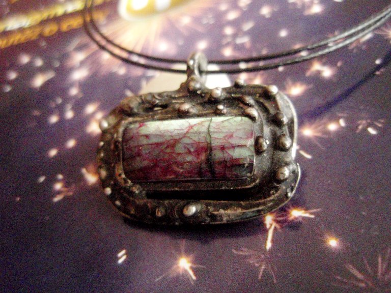 Originální šperk s léčivým kamenem, labradorit