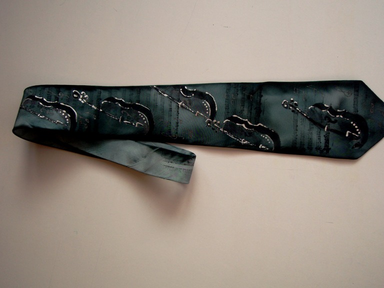 Originální kravata,hudební motiv, sedo-modro-zelená