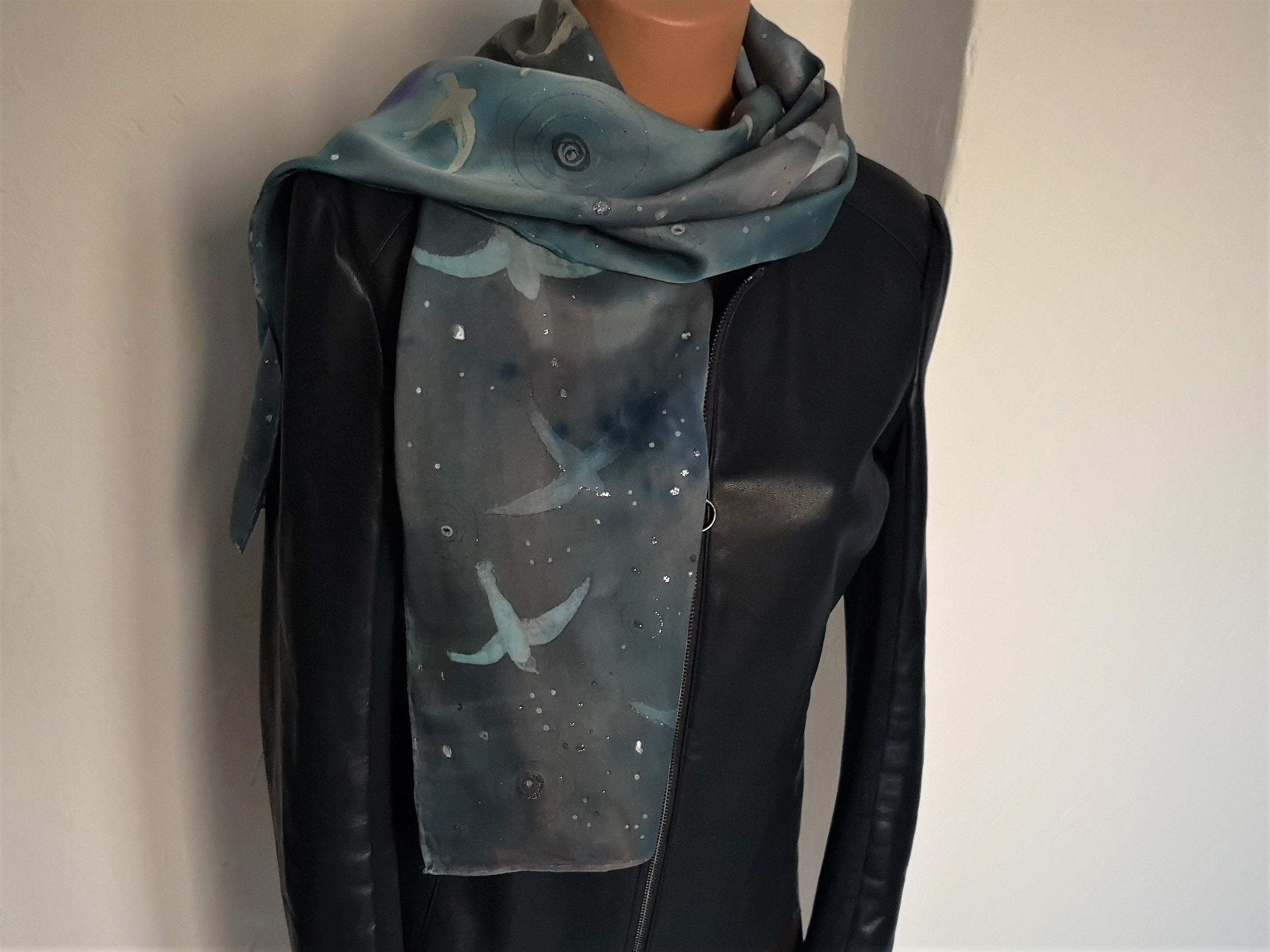 Luxusní hedvábný šál Pod noční oblohou