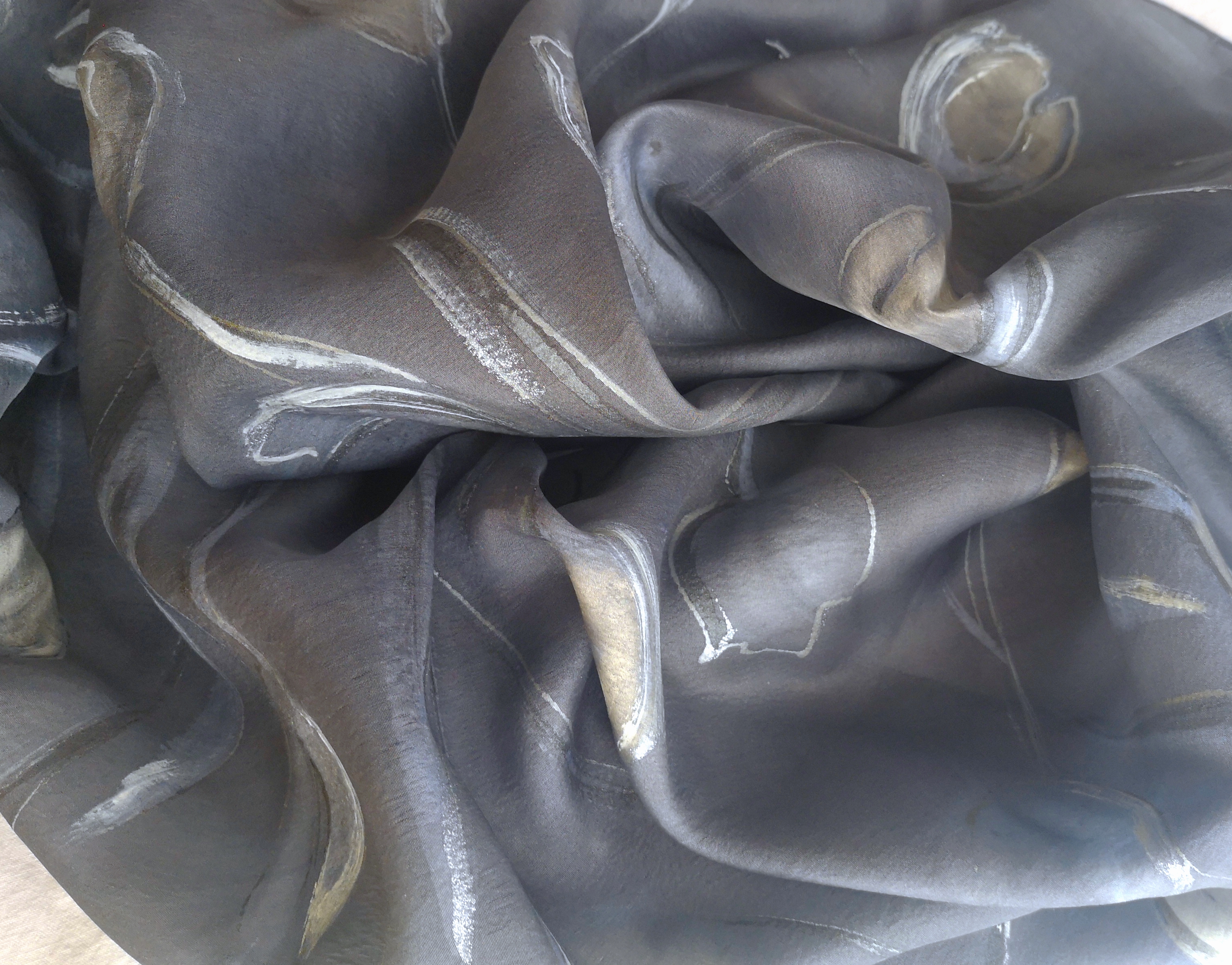 Hedvábná šála - Tulipány v šedobílém