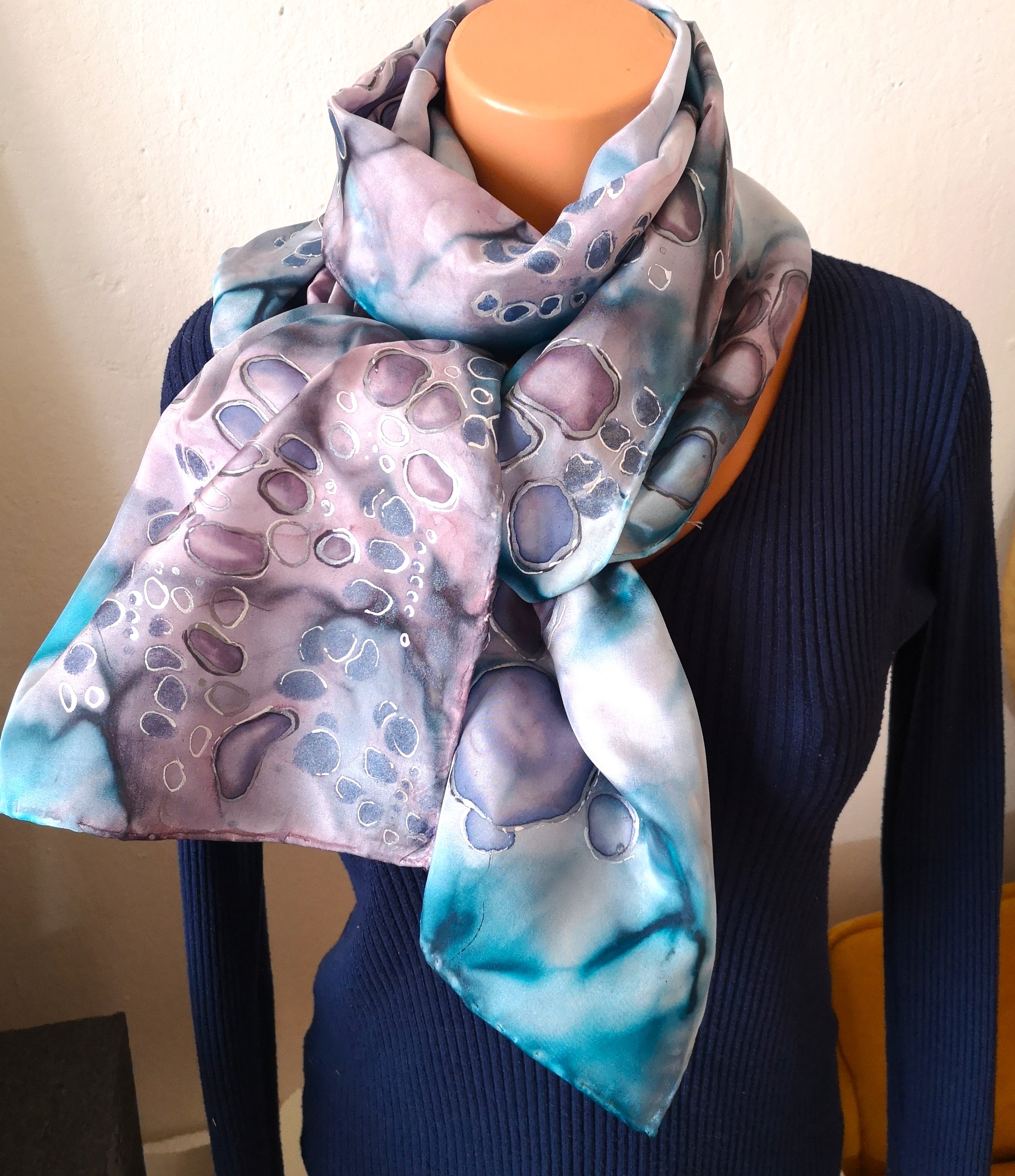 Hedvábná šála - Cesta vzhůru je kamenitá