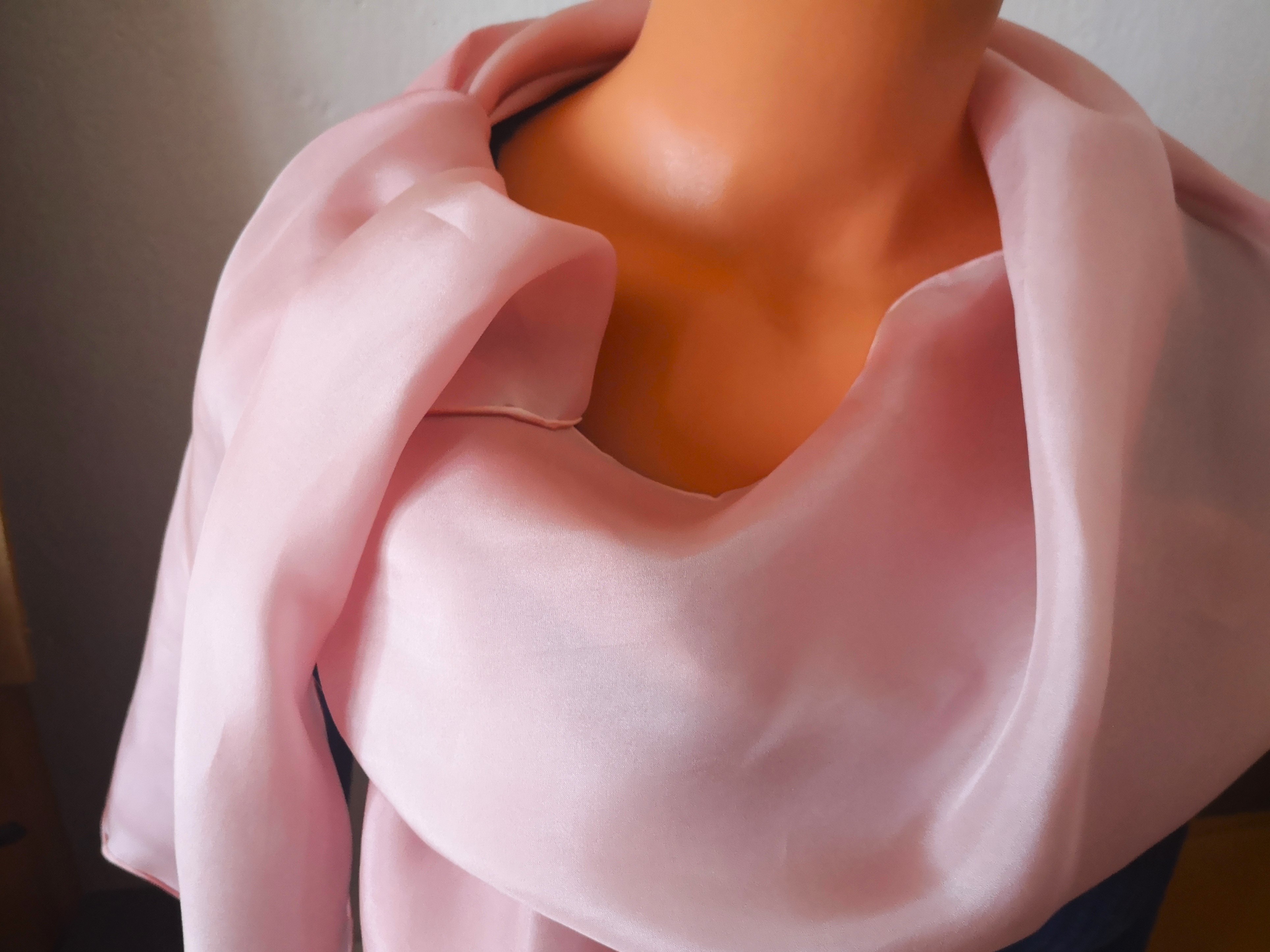 Hedvábný šál- Monochromatická béžová