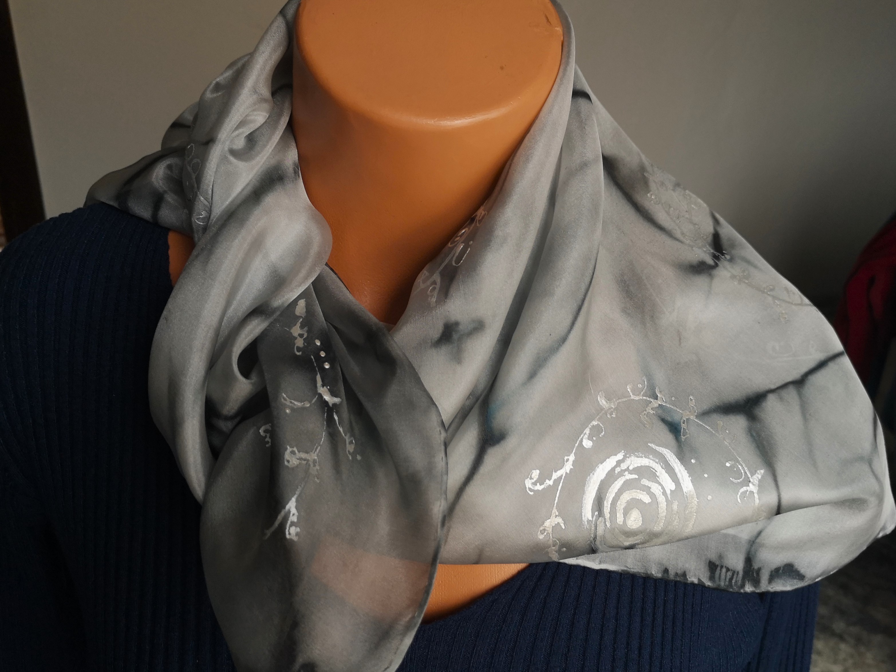 Hedvábný šátek Kouřmo