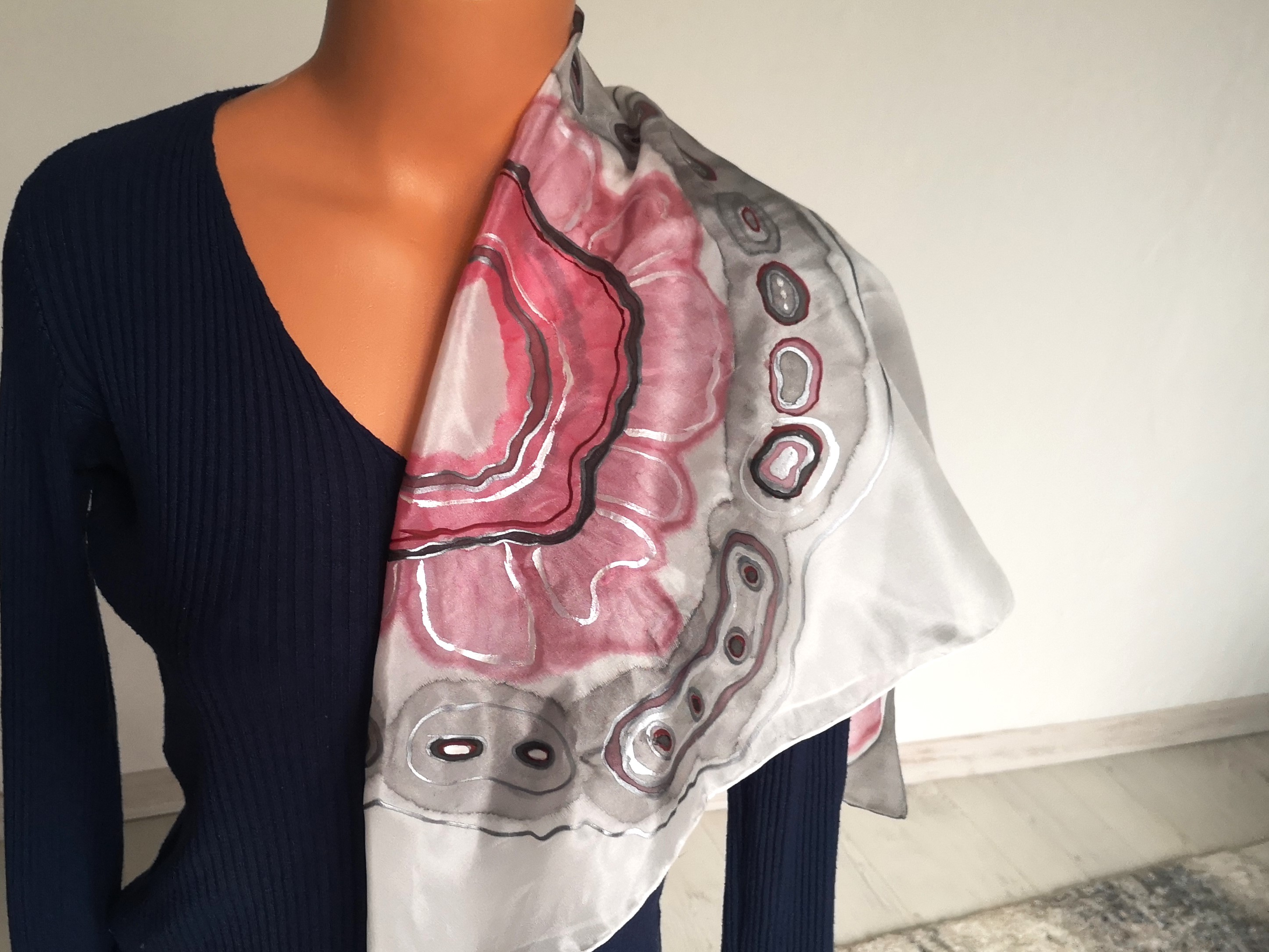 Hedvábný šátek - Energie ve vínové 