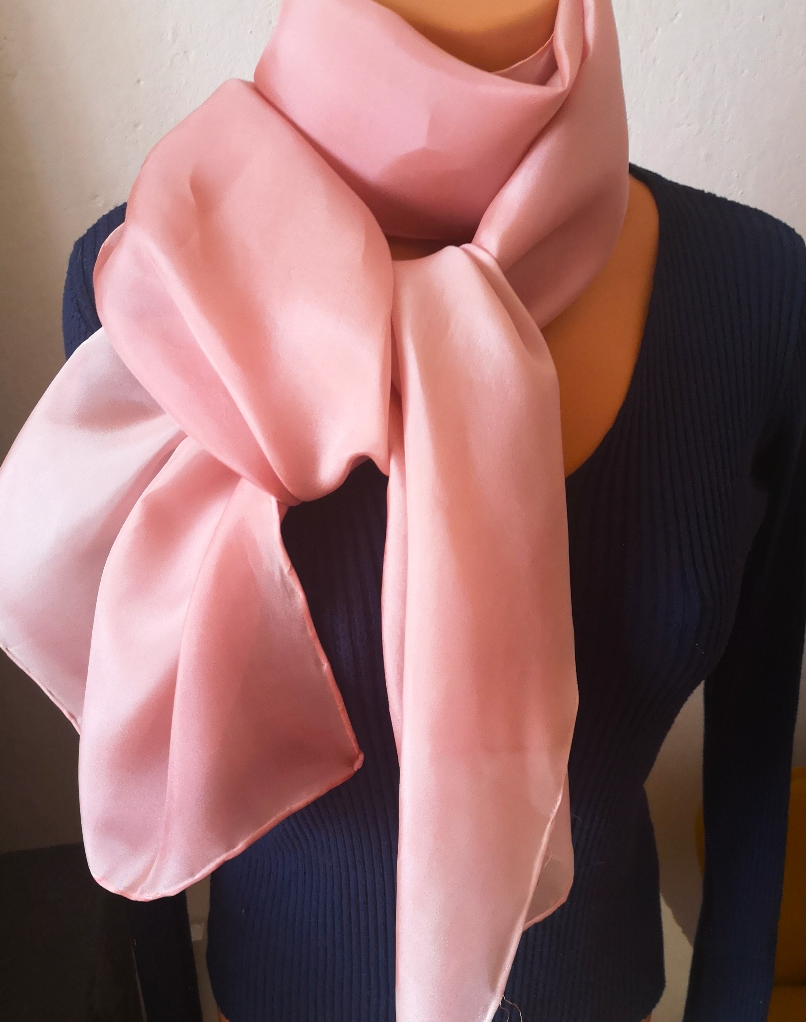 Hedvábný šál- Monochromatická béžová