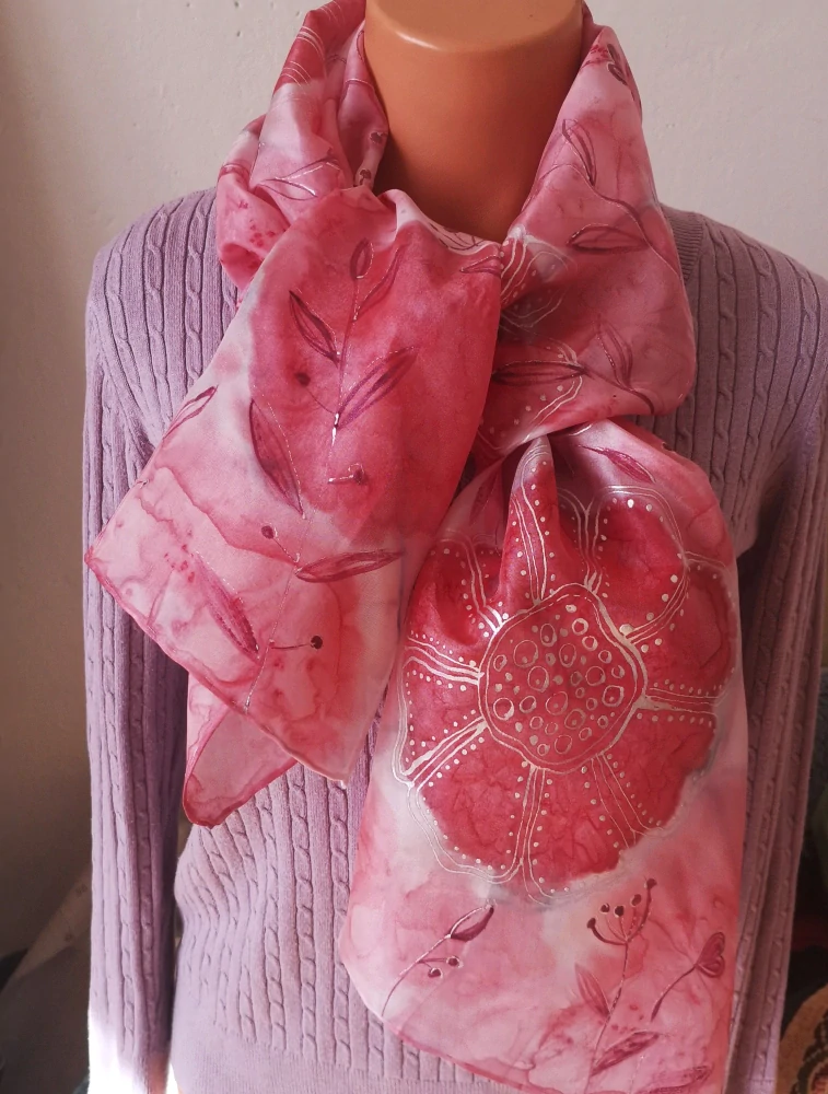 Šála z pravého hedvábí - Zahrádka v červené